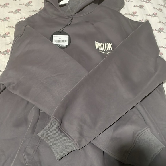 White fox hoodie it is brand new with tag on it and very comfortable and cute - Picture 5 of 13